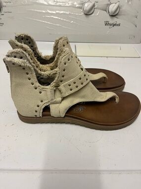 Very G Cream Canvas Studded Gladiator Sandals - Women